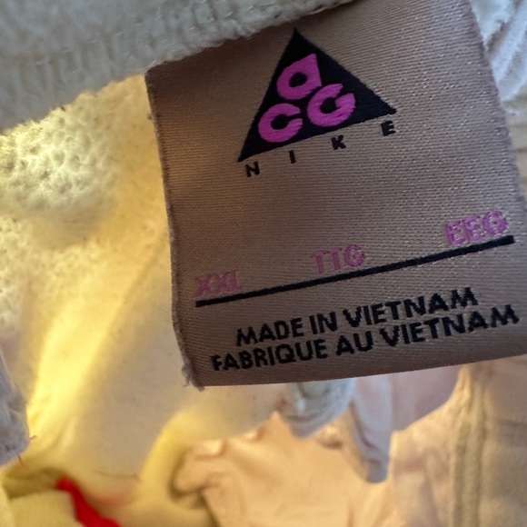 Nike ACG Beige Fleece Jacket with Red and Black Details - Picture 5 of 5